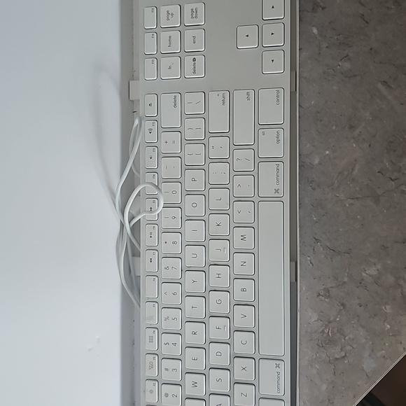 Wired Apple Keyboard In Original Box - Picture 3 of 4